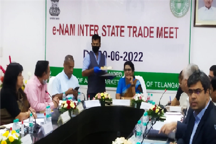 Dr.N.Vijaya Lakshmi Joint Secretary Marketing, Department of Agriculture and MD SFAC reviewed performance of e-NAM & Inter state trade-2/4
