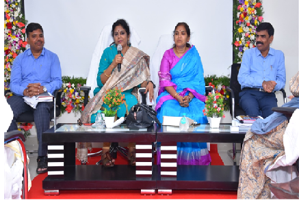Dr.N.Vijaya Lakshmi Joint Secretary Marketing, Department of Agriculture and MD SFAC visited Nizamabad Mandi of Telangana on 01July 2022 - 1/4